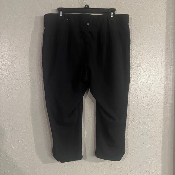 Lane Bryant Active Capri Yoga Pants Black 18/20 Gym Workout Slimming Athleisure - Picture 2 of 8